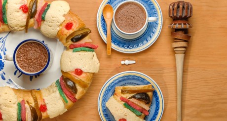 Rosca de Reyes Cake