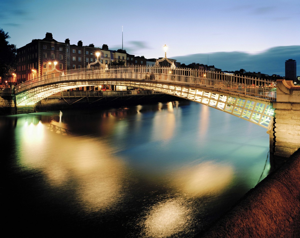 Dublin Hapenny Bridge.jpg